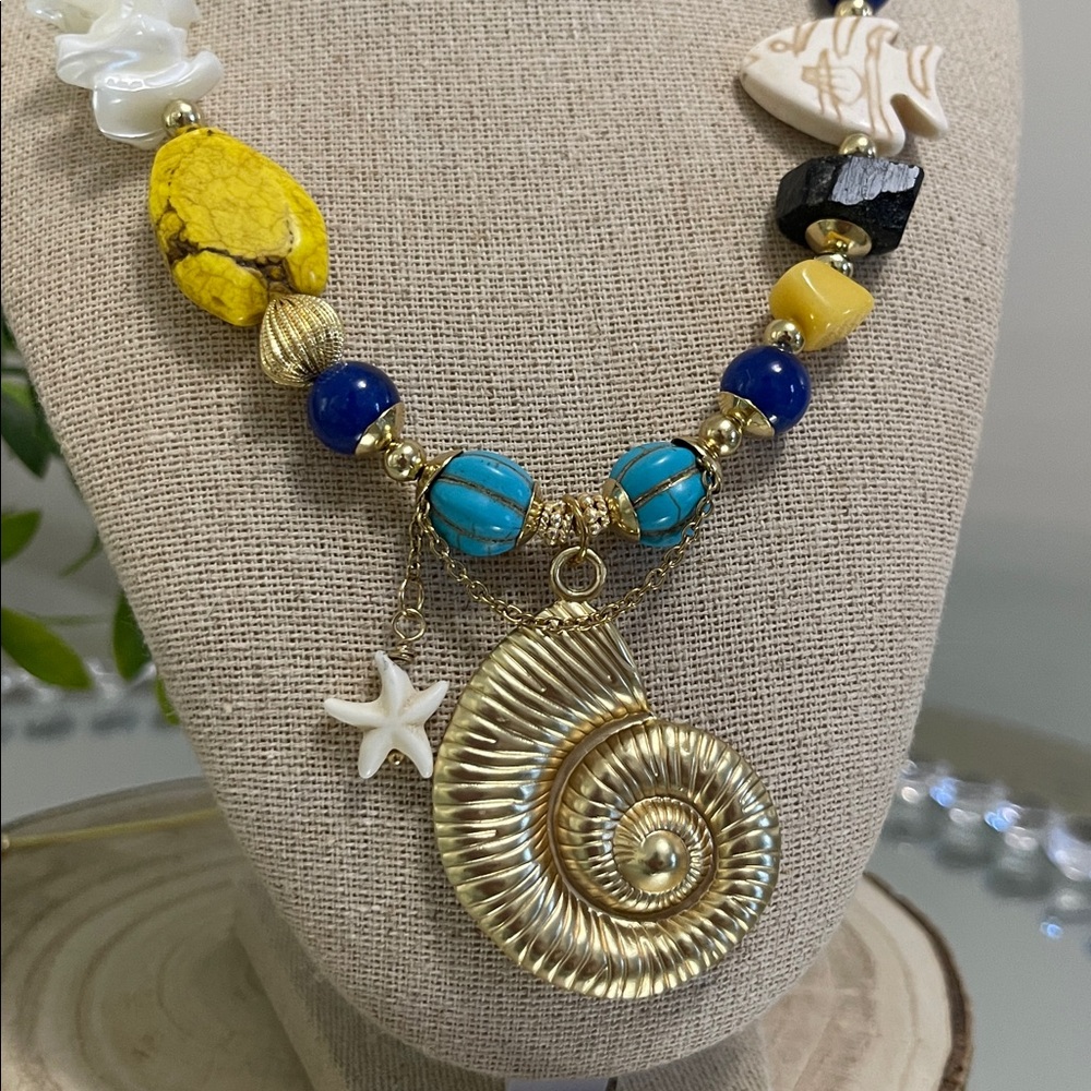 Elegant Blue and Gold Shell Necklace - Picture 3 of 5